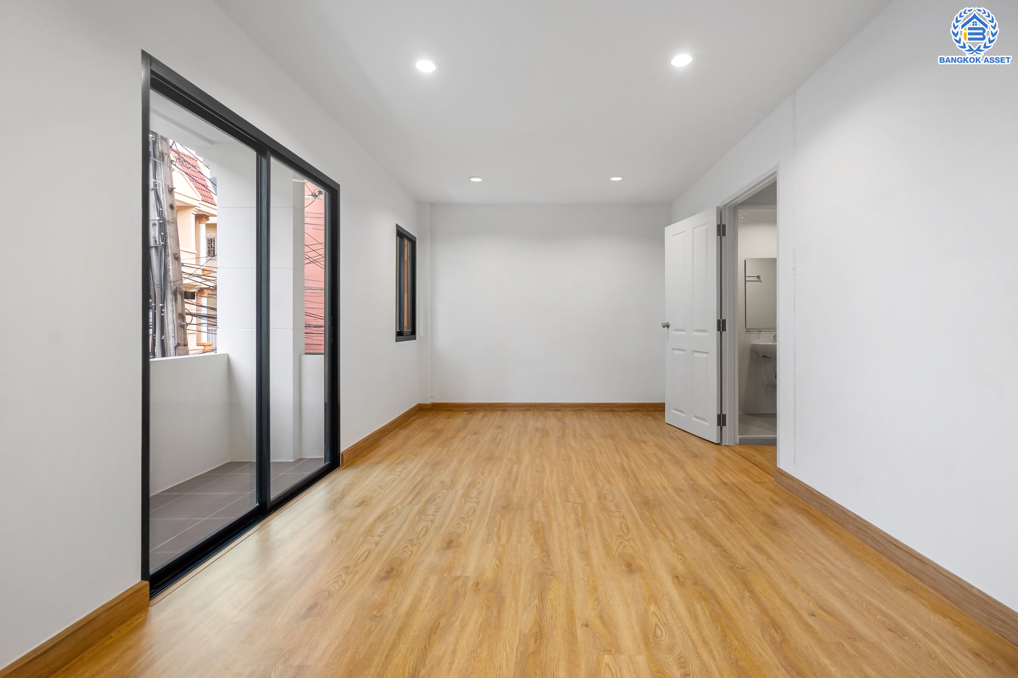 บ้านมือสองตกแต่งใหม่ ม.ซอยเรวดี58 รัตนาธิเบศร์ ทาวน์โฮม 3 ชั้น เนื้อที่ 19 ตร.ว. ฟังก์ชัน 4 ห้องนอน 3 ห้องน้ำ 1 ที่จอดรถ พร้อมตอบโจทย์ทุกการเข้าอยู่ บนทำเลเดินทางสะดวก เข้า-ออก ได้หลายเส้นทาง ใกล้เซ็นทรัลรัตนาธิเบศร์ และรถไฟฟ้าสายสีม่วง "สถานีบางกระสอ"